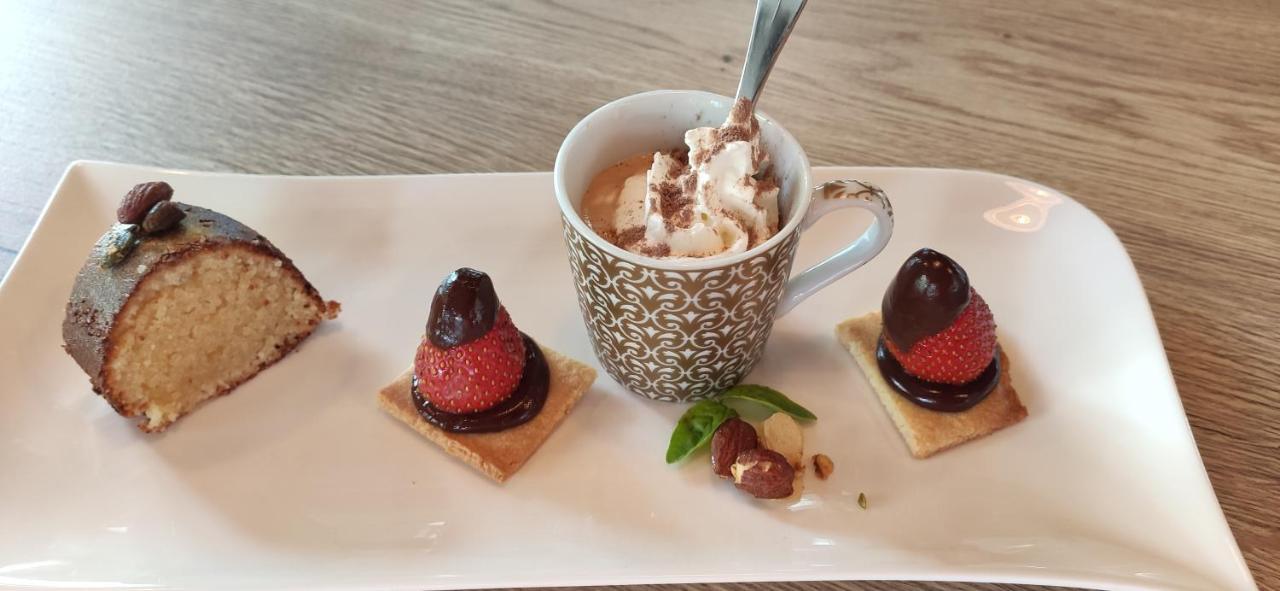 Bed and Breakfast L'Amalgam' Ainay-le-Vieil Esterno foto